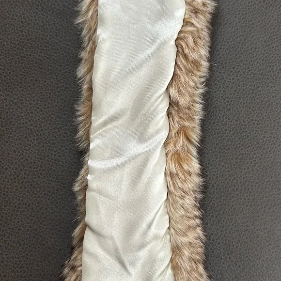 Pottery Barn Faux Fur Bottle Wrap With Sparkling Jewel - Picture 5 of 7